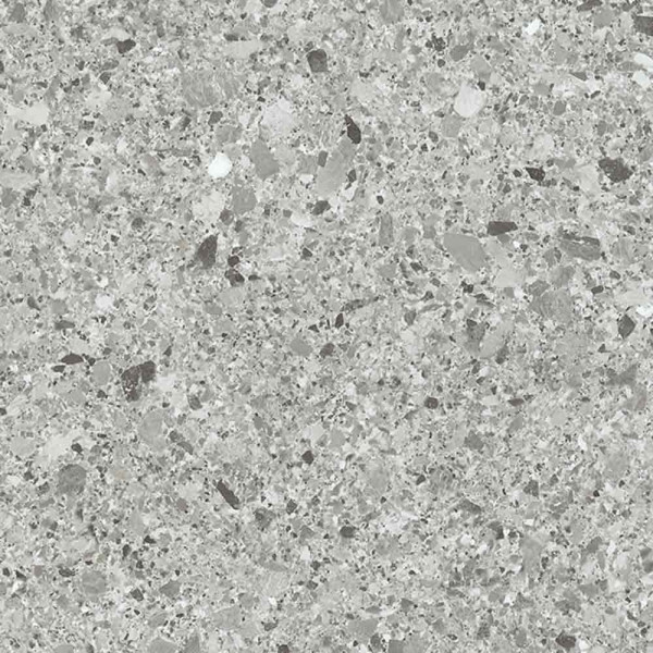 Hellgraue Multilayer-Vinylboden-Oberfläche zeigt kleine, dekorative Steinelemente in verschiedenen Grautönen. Die Struktur verleiht dem Boden ein modernes, zeitgemäßes Design.