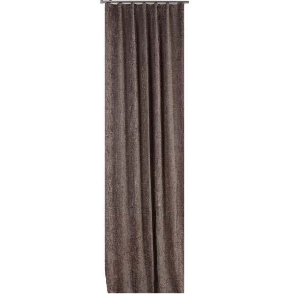 Wärmedämmender Vorhang INUIT aus schwerem Stoff, dunkelbraun mit einer dekorativen Faltenlegung oben, hängt an einer silbernen Gardinenstange.