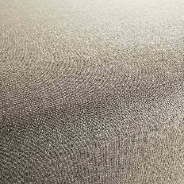 Unifarbener, blickdichter Dekostoff in Taupe mit feiner Webstruktur, der eine glatte, gleichmäßige Oberfläche zeigt. Der Stoff liegt faltig auf einer Fläche.
