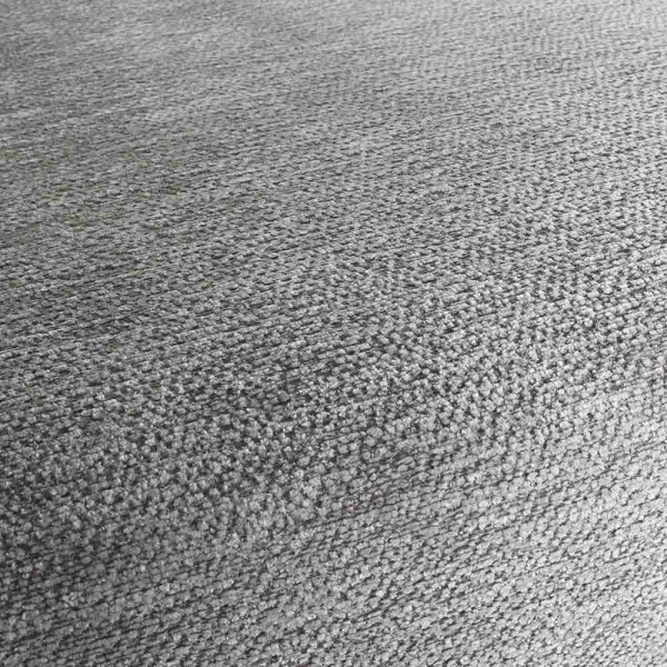 Grau strukturierter Dekostoff mit feinem Gewebe. Der Stoff hat eine blickdichte Qualität und eignet sich für Vorhänge oder andere Dekorationsprojekte. Er wird in hohen Maßstäben gefertigt.