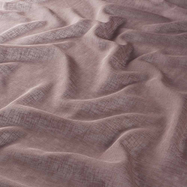 Weiches, violettes Gewebe mit einer leicht strukturierten Oberfläche liegt gefaltet und verleiht einem Raum Eleganz. Das Material eignet sich ideal für dekorative Vorhänge oder Raumgestaltungen.