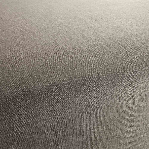 Unifarbener, blickdichter Dekostoff in einem sanften Taupe-Ton liegt flach auf einer Oberfläche. Der Stoff zeigt eine feine Textur und eignet sich für kreative Gestaltung.