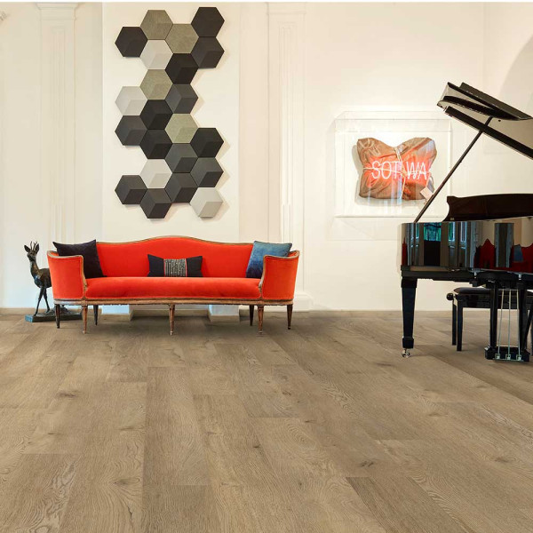 Hellbrauner Vinylboden mit Holzstruktur, zeigt eine natürliche Maserung und Knoten. Er wird als COREtec Klick-Planke XL-End angeboten und ist für 123,83 € pro Paket erhältlich.