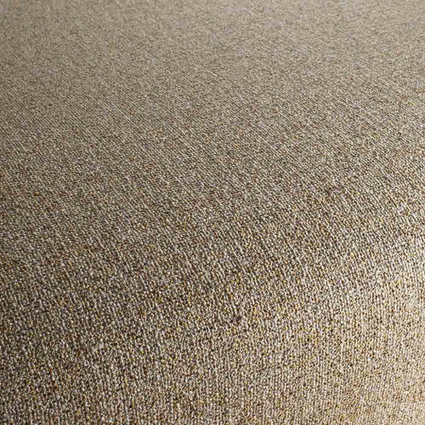 Recycelter, blickdichter Dekostoff in einer erdigen, beigen Textur, der für Vorhänge verwendet wird. Der Stoff hat eine feine Struktur mit kleinen Farbschattierungen.