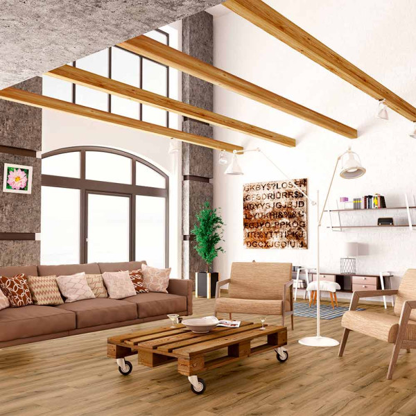 Holzboden in der Farbe Nordkap Eiche mit strukturiertem Design. Die Planken sind nahtlos verlegt und verleihen dem Raum eine warme Atmosphäre.