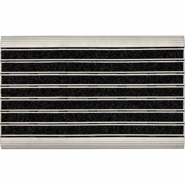 Schwarze Fußmatte mit Textilstreifen und silbernem Rand. Sie besitzt mehrere textile Streifen und eignet sich als Eingangsmatte. Maße: 70 x 45 cm. Preis: 29,99 €.
